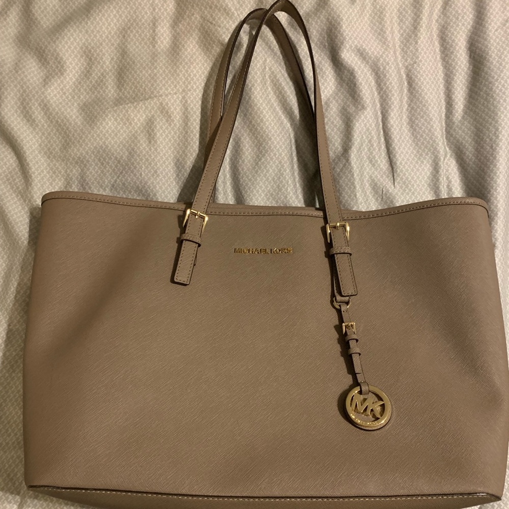 EUC Michael Kor purse